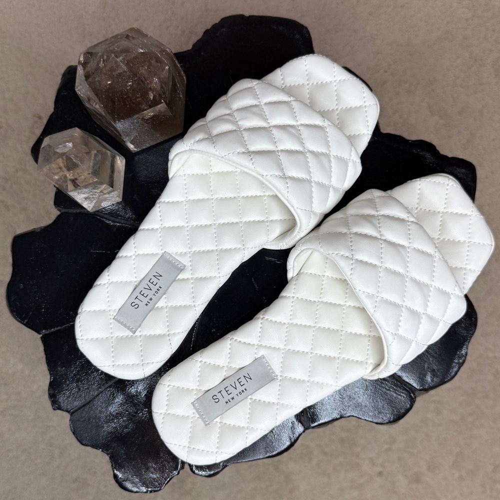 STEVEN New York Yuki White Quilted Puffer Slide Sandal Size 7M